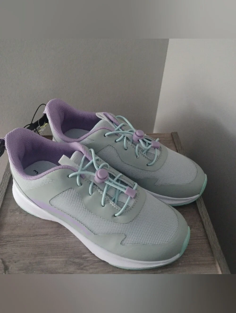 Athletic Works Mesh Bungee Sneakers Sz 3